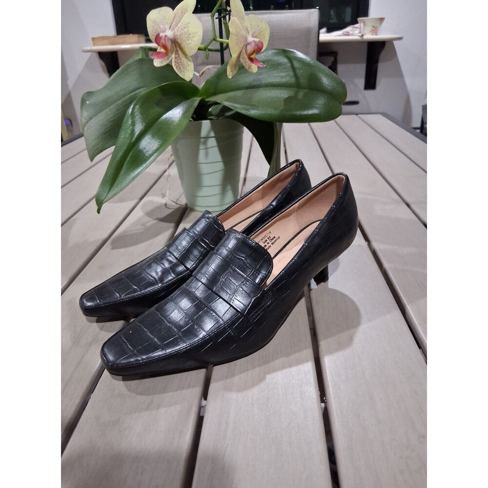 Elegant Black Croc-Embossed Women’s Loafer Heels Sz 6.5 EUC SB 6